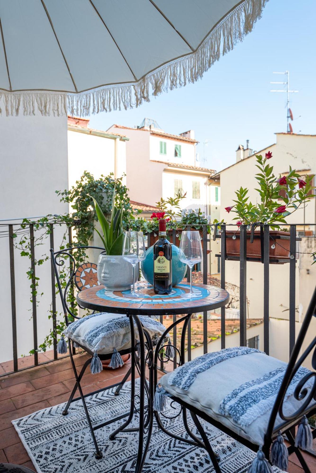 House Of Happy Hours With Terrace Florens Exteriör bild